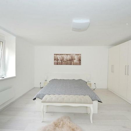 Pure Apartman Pécs Esterno foto