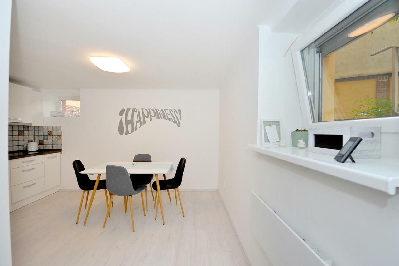 Pure Apartman Pécs Esterno foto