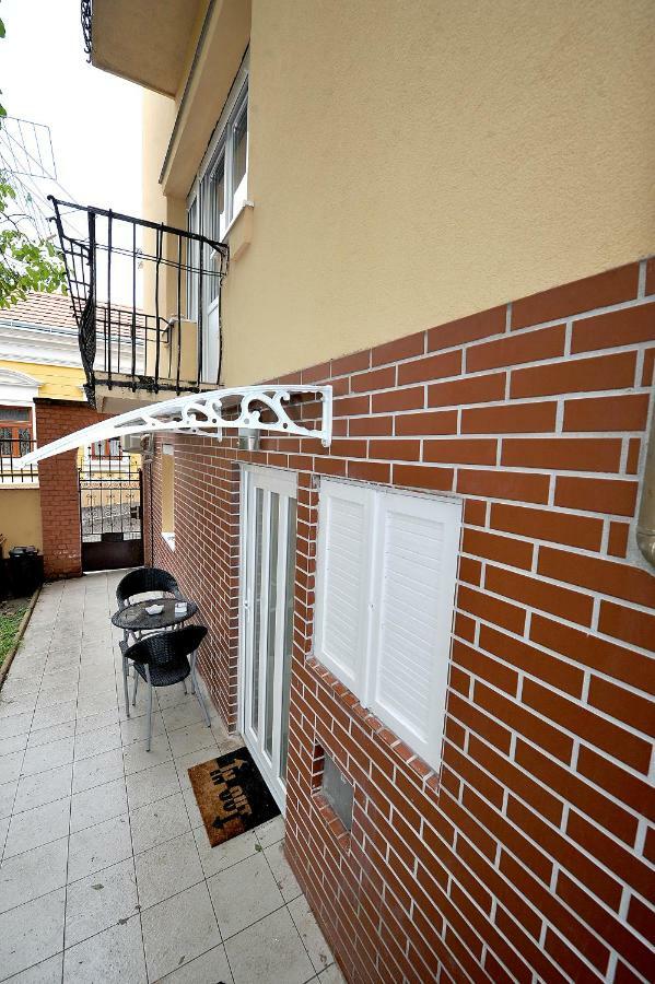 Pure Apartman Pécs Esterno foto